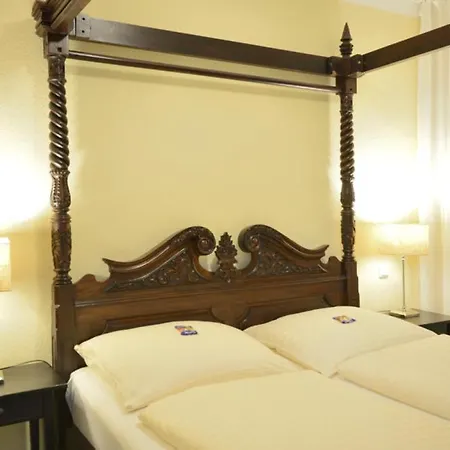 ALPHA Hotel Garni-3